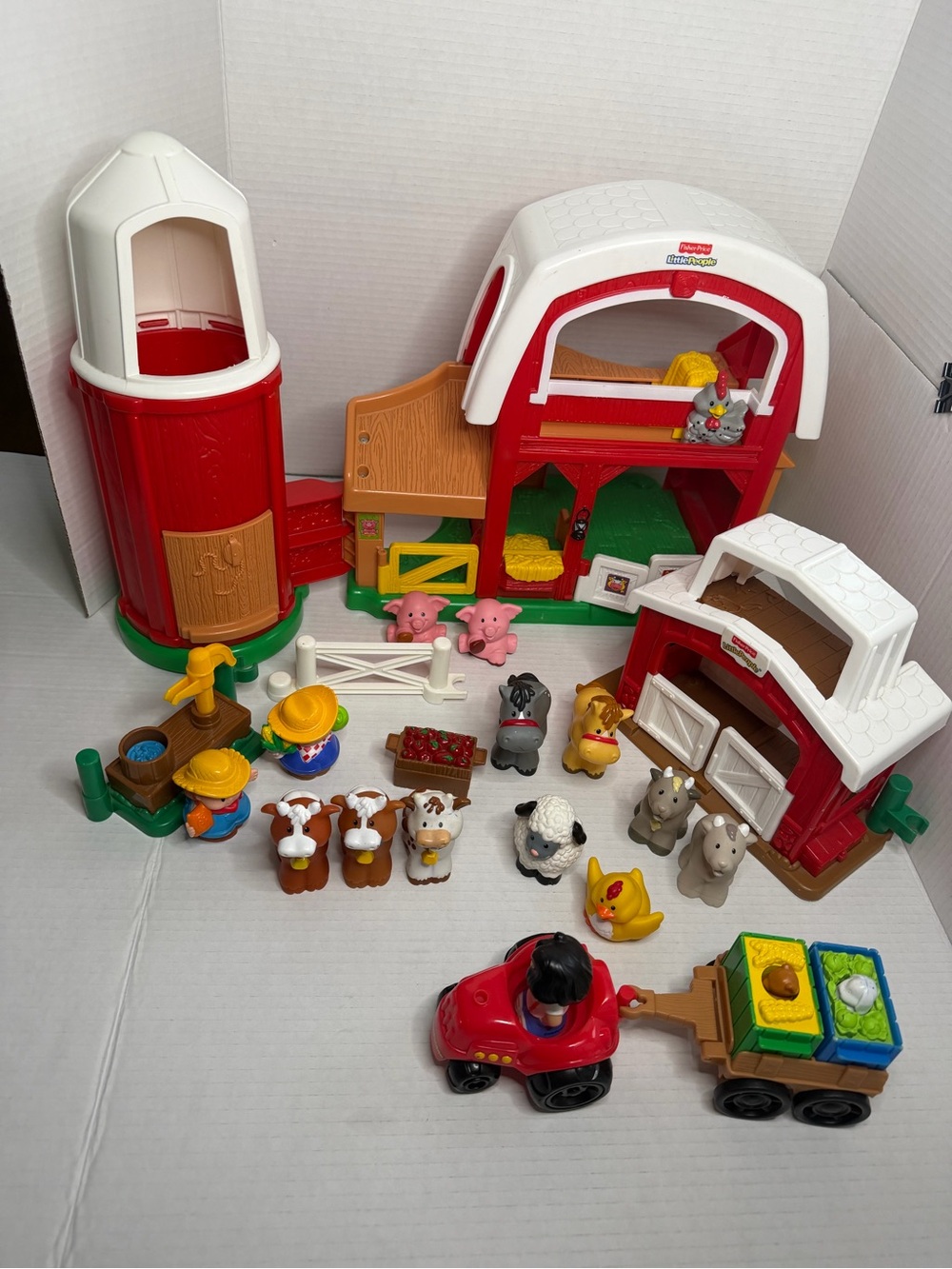 Fisher Price Little People Farm Barn Silo Sounds Works 2005 With Tractor
